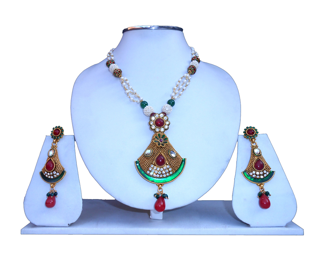 Elegant Fashionable Kundan Pendant Set with Earrings for Weddings-0
