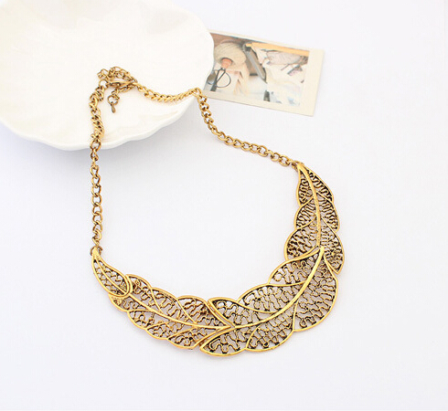 Partywear Fashionable Necklace Girls in Golden with Intricate Pattern-2706