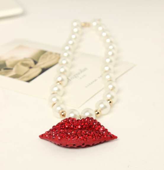 Fashion Necklace Jewelry with Red Lips Pendant with Pearl String-2728