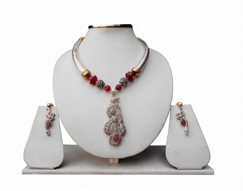 Classy Pipe Necklace with Victorian Pendant and Earrings in Red Beads from India-0
